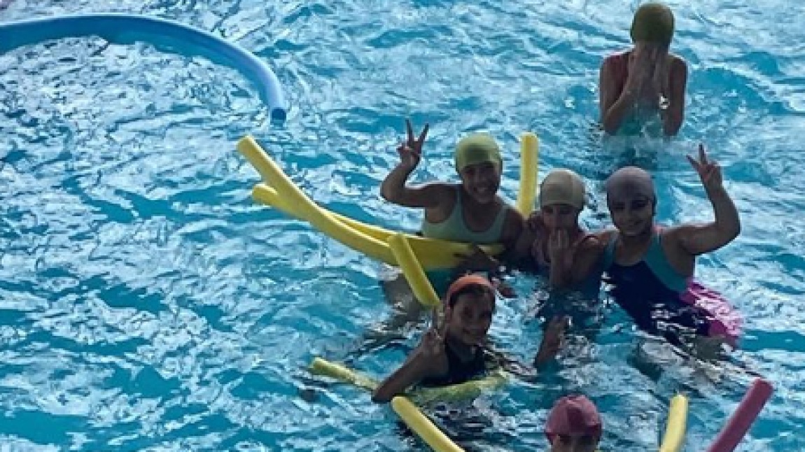 “Yüzme Bilmeyen Kalmasın” projesi kapsamında 5. Sınıf öğrencilerimizin yüzme dersleri devam ediyor.