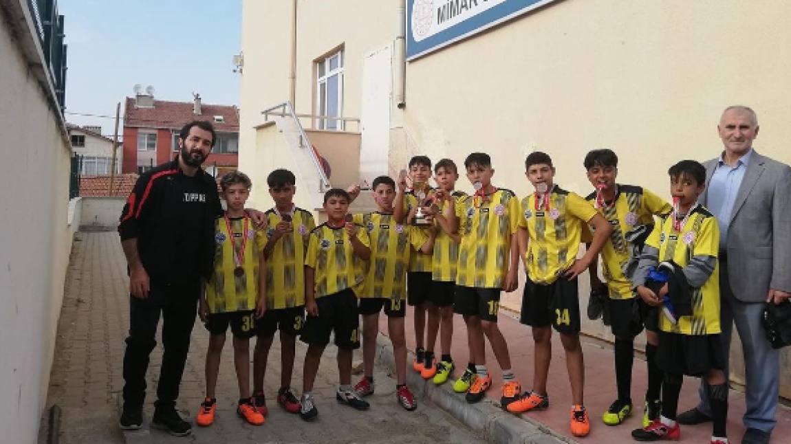 “Cumhuriyetimizin 100. Yılı Futbol Turnuvası”nda Mimar Sinan Ortaokulu öğrencilerimiz 4. olmuştur Öğrencilerimizi tebrik ediyoruz